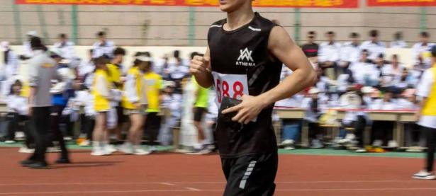 开云体育app-运动员燃情拼搏，超越自我突破极限的简单介绍