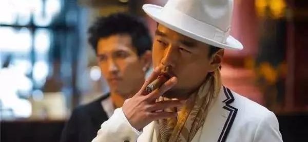 开云体育网页版-菲尔沙斯堡赢取三分，抢得积分榜宝座的简单介绍