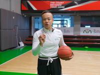 开云体育在线-篮球比赛体能耗费大，球员意志坚定不动摇