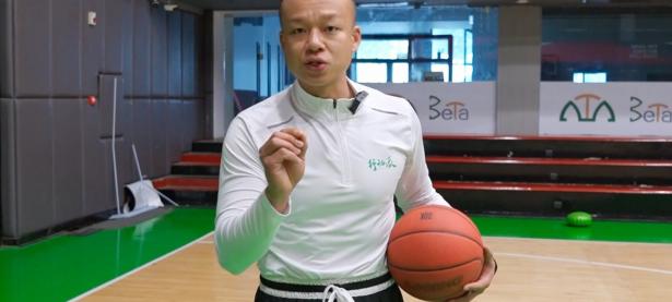 开云体育在线-篮球比赛体能耗费大，球员意志坚定不动摇