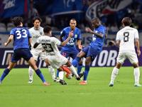 开云体育网页版-足球比赛赛场上情形激烈，运动员全力以赴