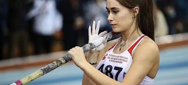 开云体育登录-俄罗斯跳水运动员表现完美，斩获双金