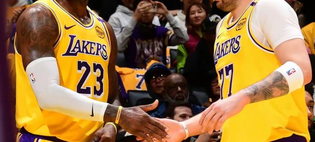 开云体育官方入口-爵士队大胜对手，展现出强大的整体实力