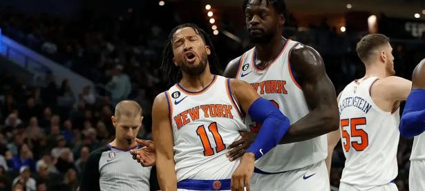 开云体育官网-尼克斯逆袭勇士，兰德尔成绝对领袖，带领全队杀退勇士