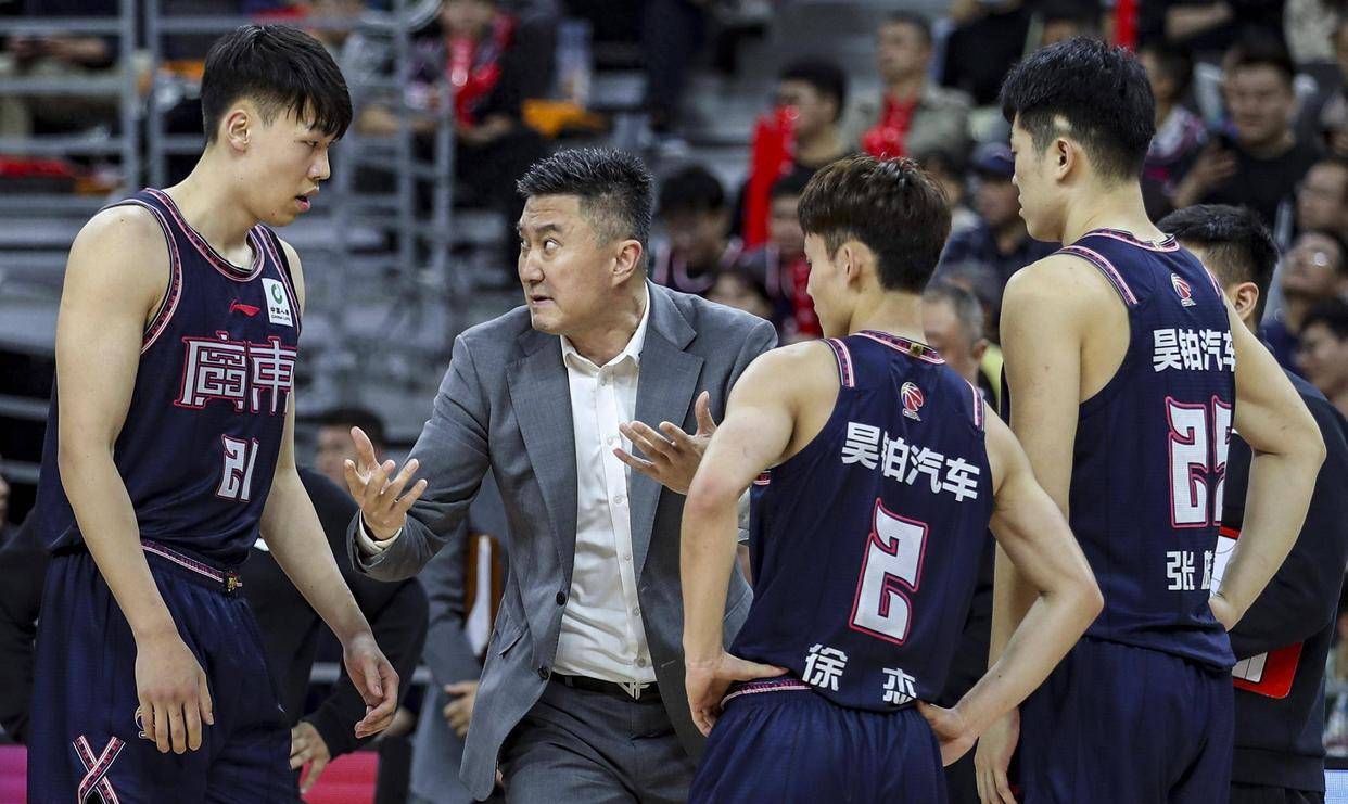 格勒鲁斯主场遭遇失利，排名位置下滑