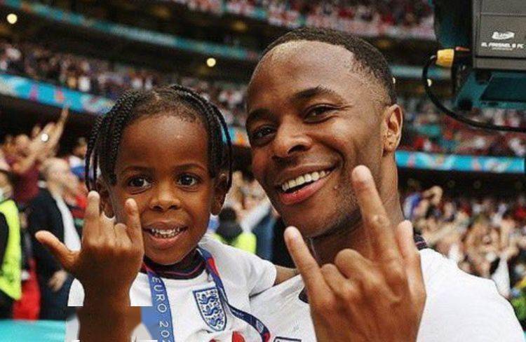 关于意大利队实现背靠背欧洲杯正赛入场券的信息