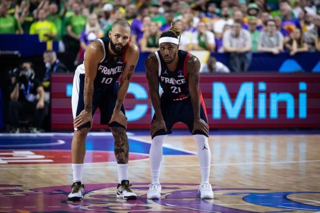 关于意大利队实现背靠背欧洲杯正赛入场券的信息