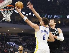 福尔图那队在比赛中取得重要三分