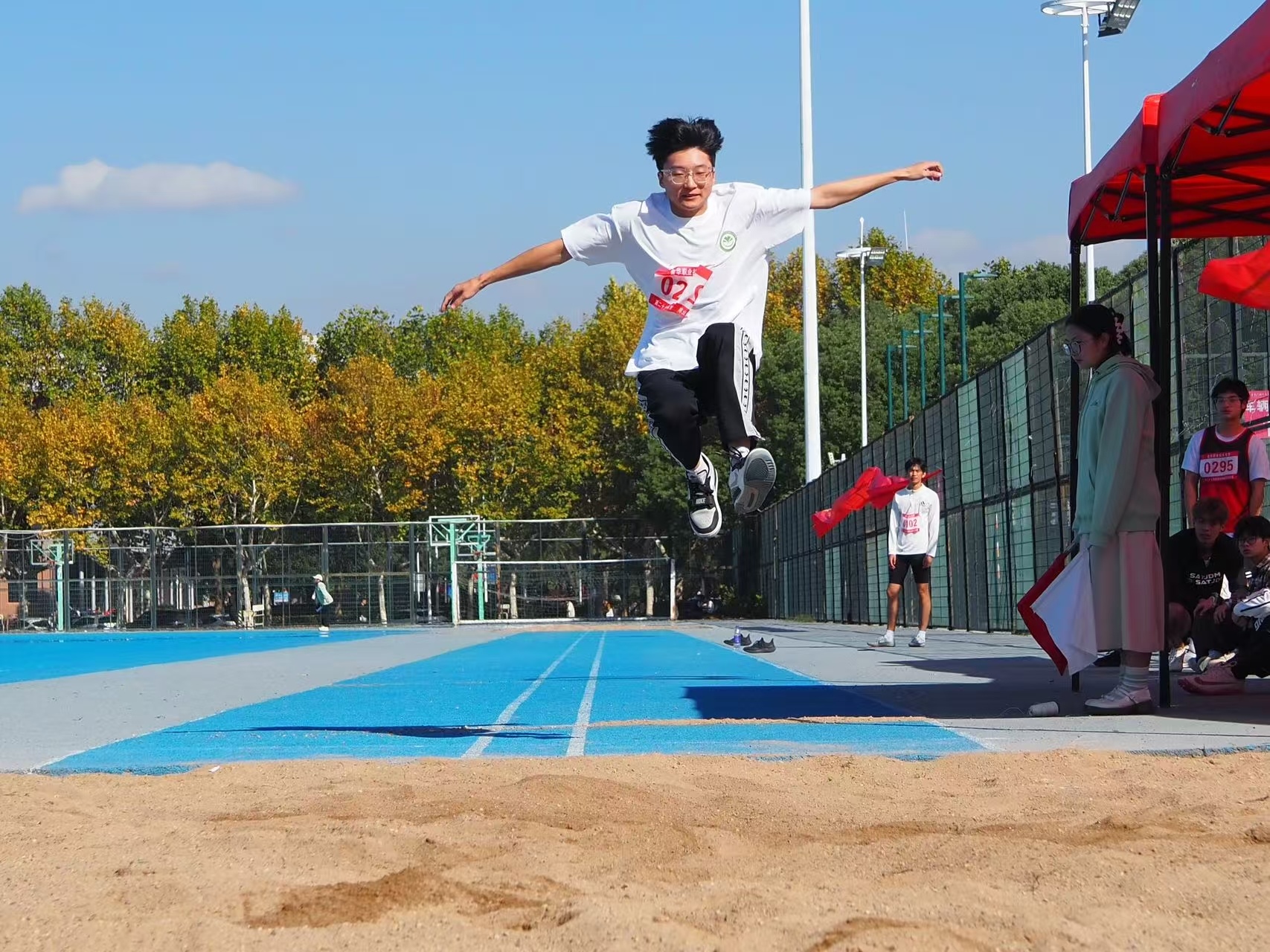 运动员逐梦向前,展现出色竞技风采的简单介绍 运动员逐梦向前,展现出色竞技风采的简单介绍