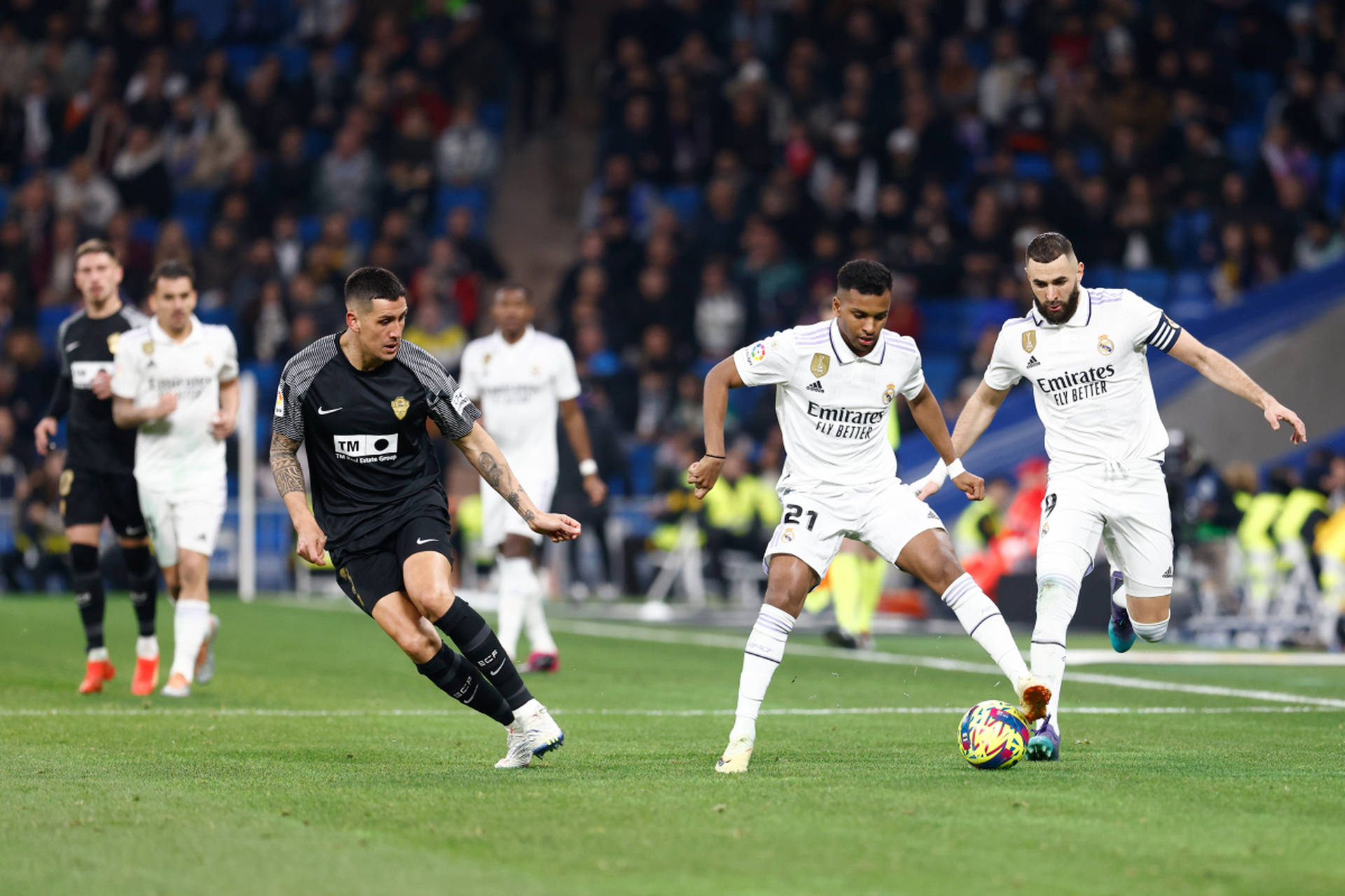 皇家马德里主场击败马德里竞技，巩固西甲榜首位置的简单介绍