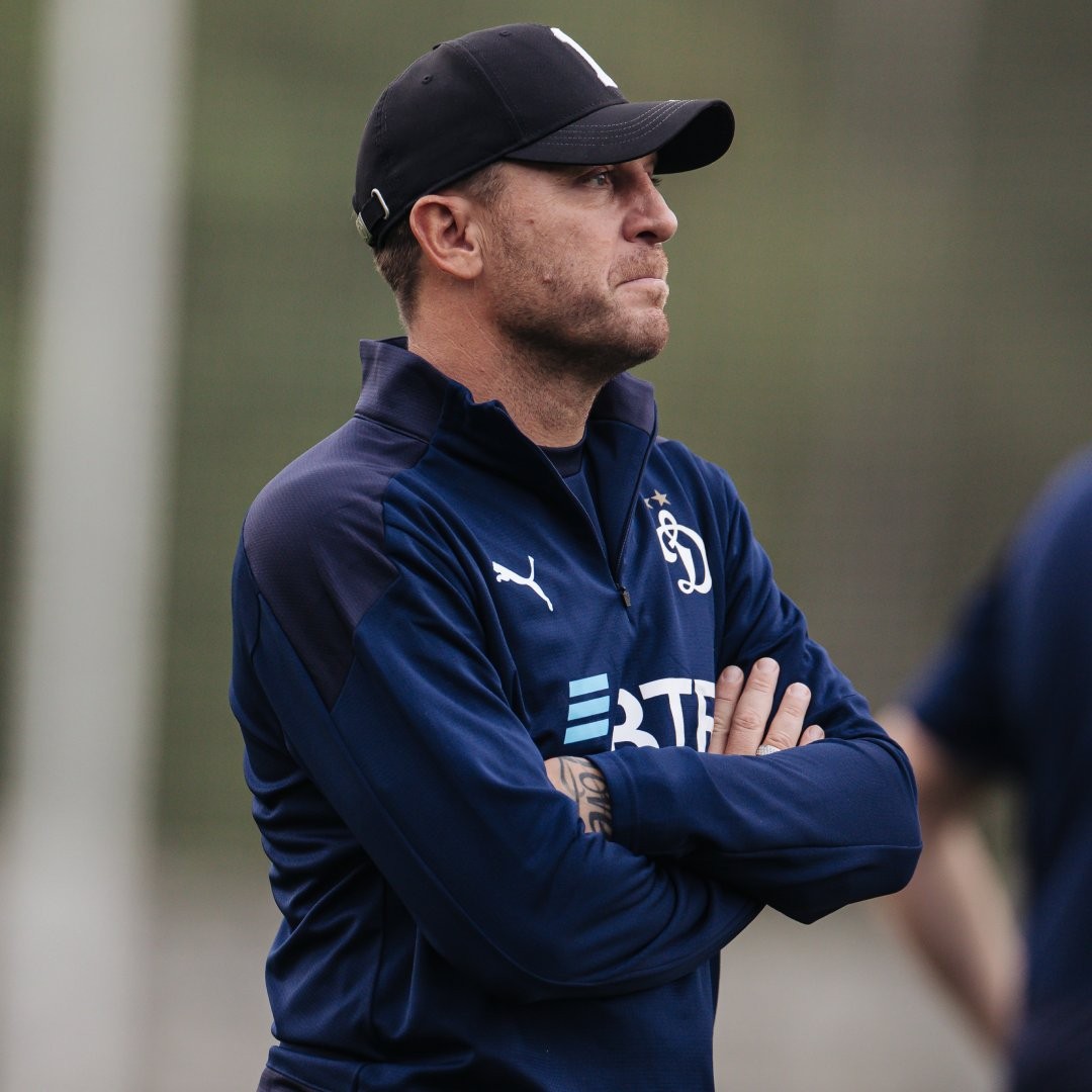 勒沃库森助教批评队员表现,要求更进一步的简单介绍 勒沃库森助教批评队员表现,要求更进一步的简单介绍