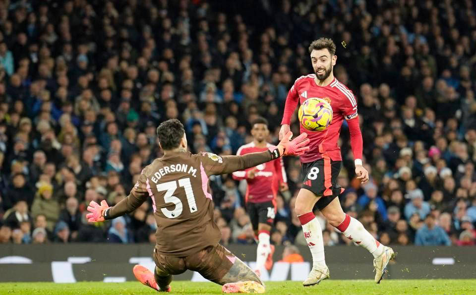 曼联遭遇比赛挫折，仍有晋级希望的简单介绍