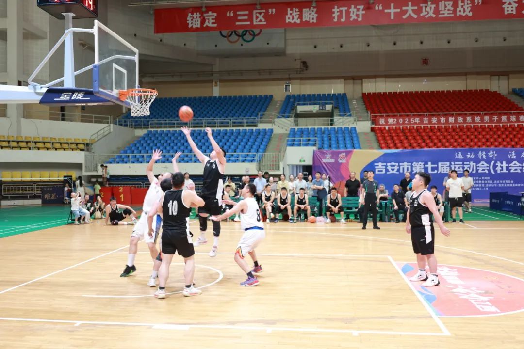 天津男篮全队贡献，实现团队合作胜利