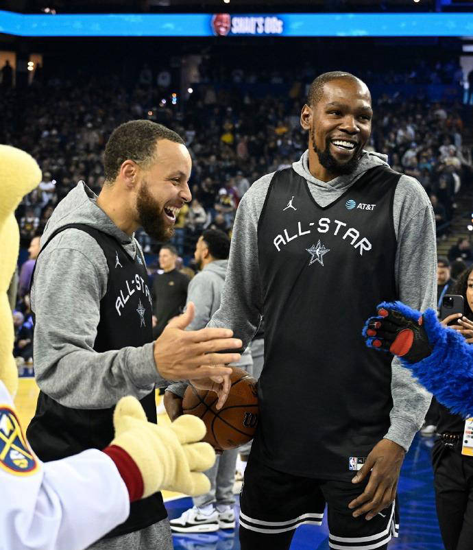 NBA全明星赛掀起一场篮球盛宴,巨星齐聚一堂的简单介绍 NBA全明星赛掀起一场篮球盛宴,巨星齐聚一堂的简单介绍