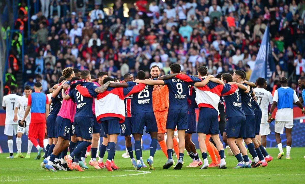 比赛中球队一路领先锁定胜利 比赛中球队一路领先锁定胜利