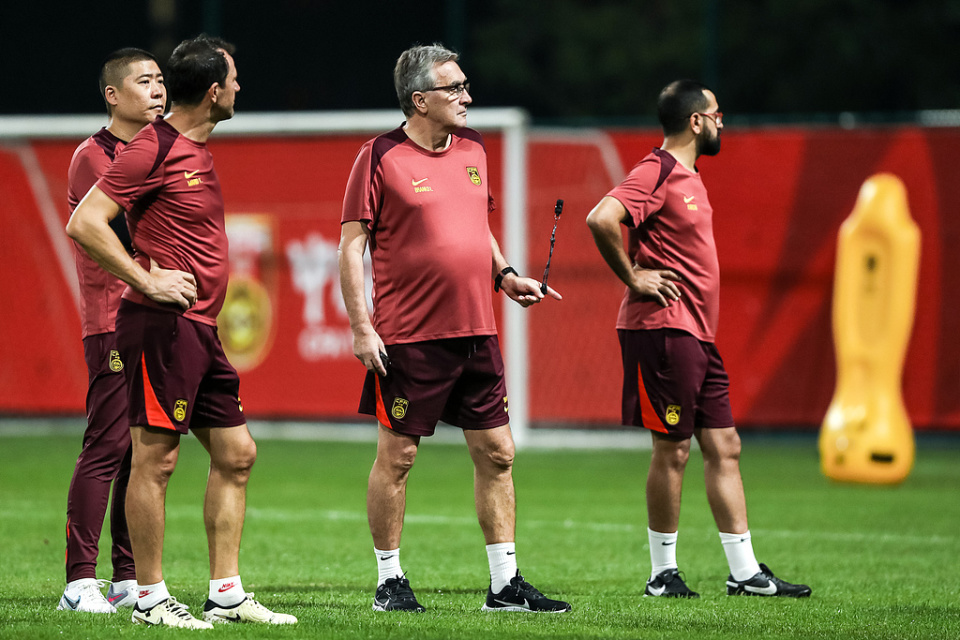 包含日本球队：球队备战积极向上，备战氛围浓厚的词条