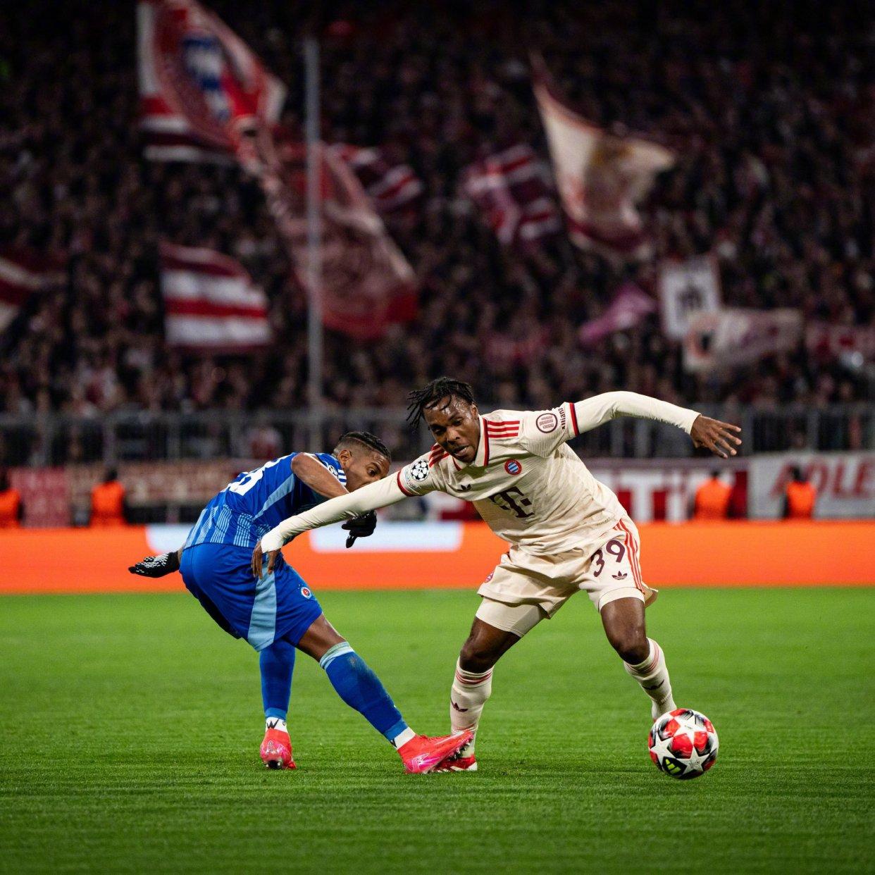 关于拜仁慕尼黑主场告捷，德甲领头羊将其踢倒的信息