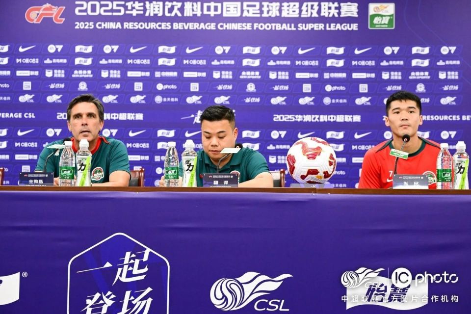 球队士气高昂,决心夺得冠军头衔的简单介绍 球队士气高昂,决心夺得冠军头衔的简单介绍