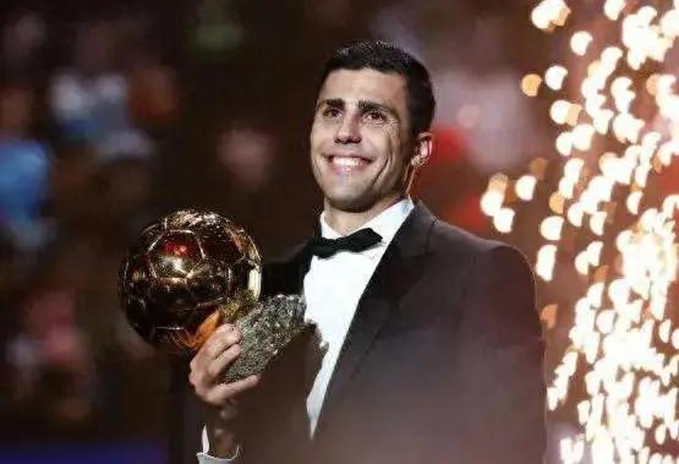 曼城铁腰表现抢眼,成为关键人物 曼城铁腰表现抢眼,成为关键人物