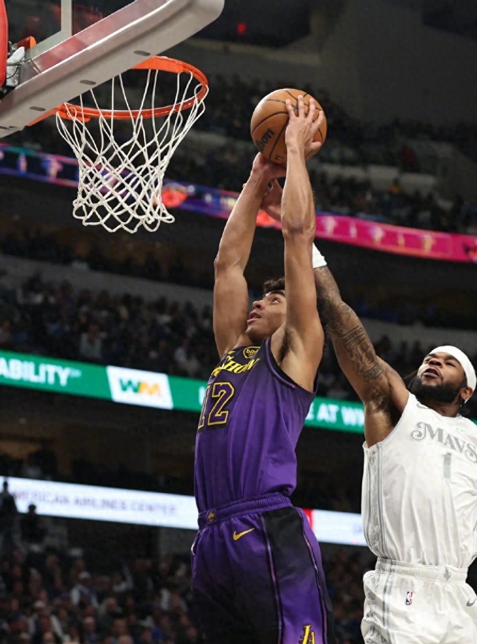 湖人突破独行侠，詹姆斯轰33分